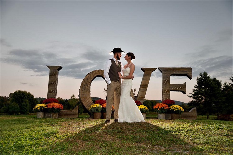 Best Vermont Wedding Photographer Offers Color Images